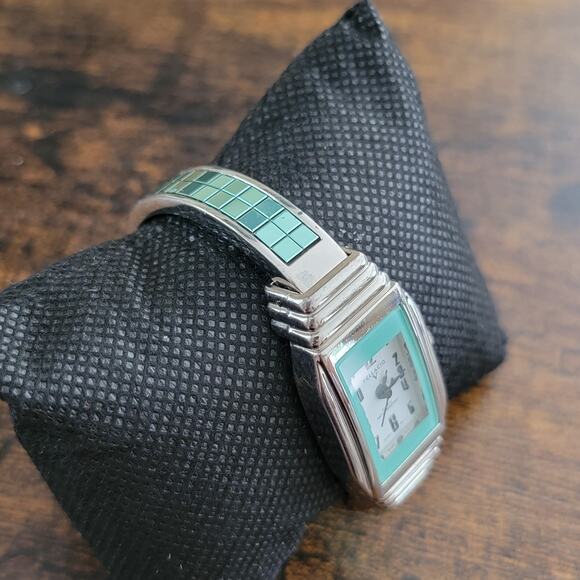 Vintage Watches Vellaccio Green Enamel Dial Quartz Ladies Watch Japan Movt - Picture 4 of 10